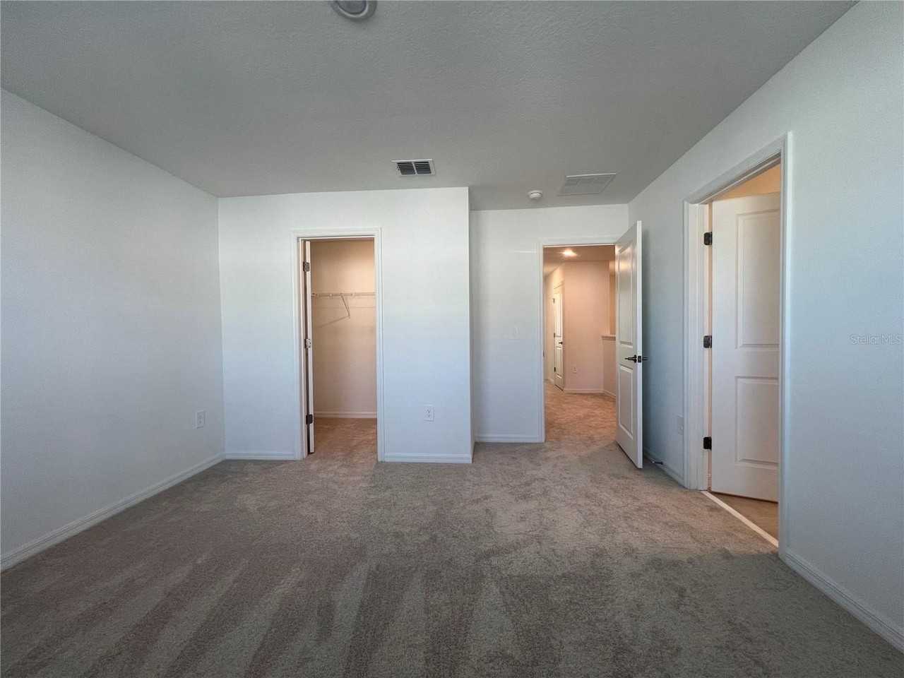 2211 Portrait St - Photo 6 of 12