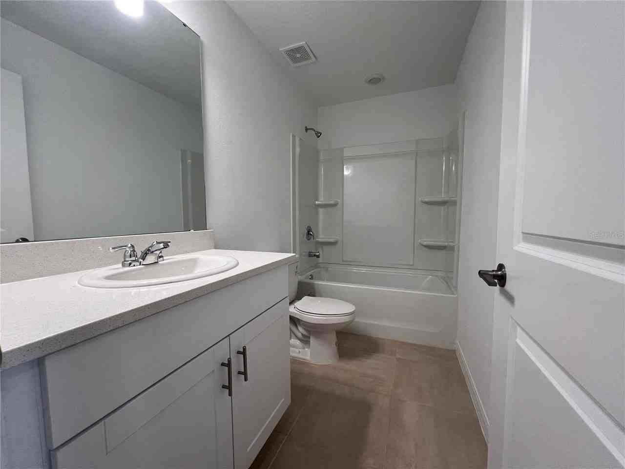 2211 Portrait St - Photo 7 of 12