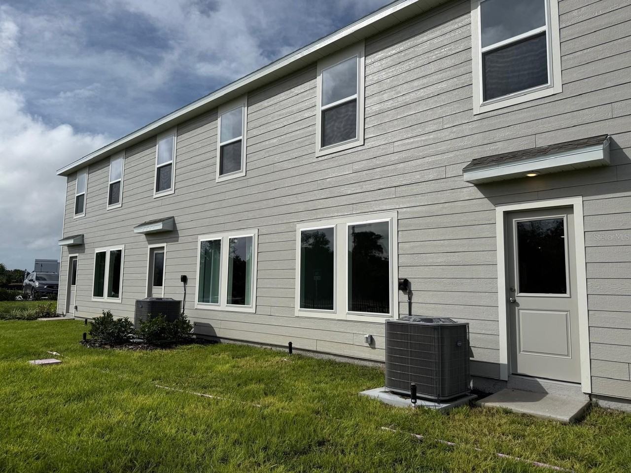 1231 Orion St - Photo 2 of 20