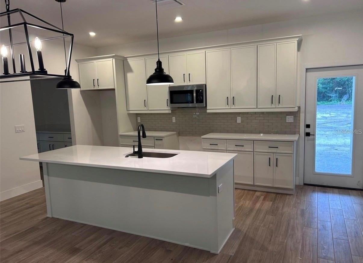 330 Kimble Ave - Photo 4 of 12