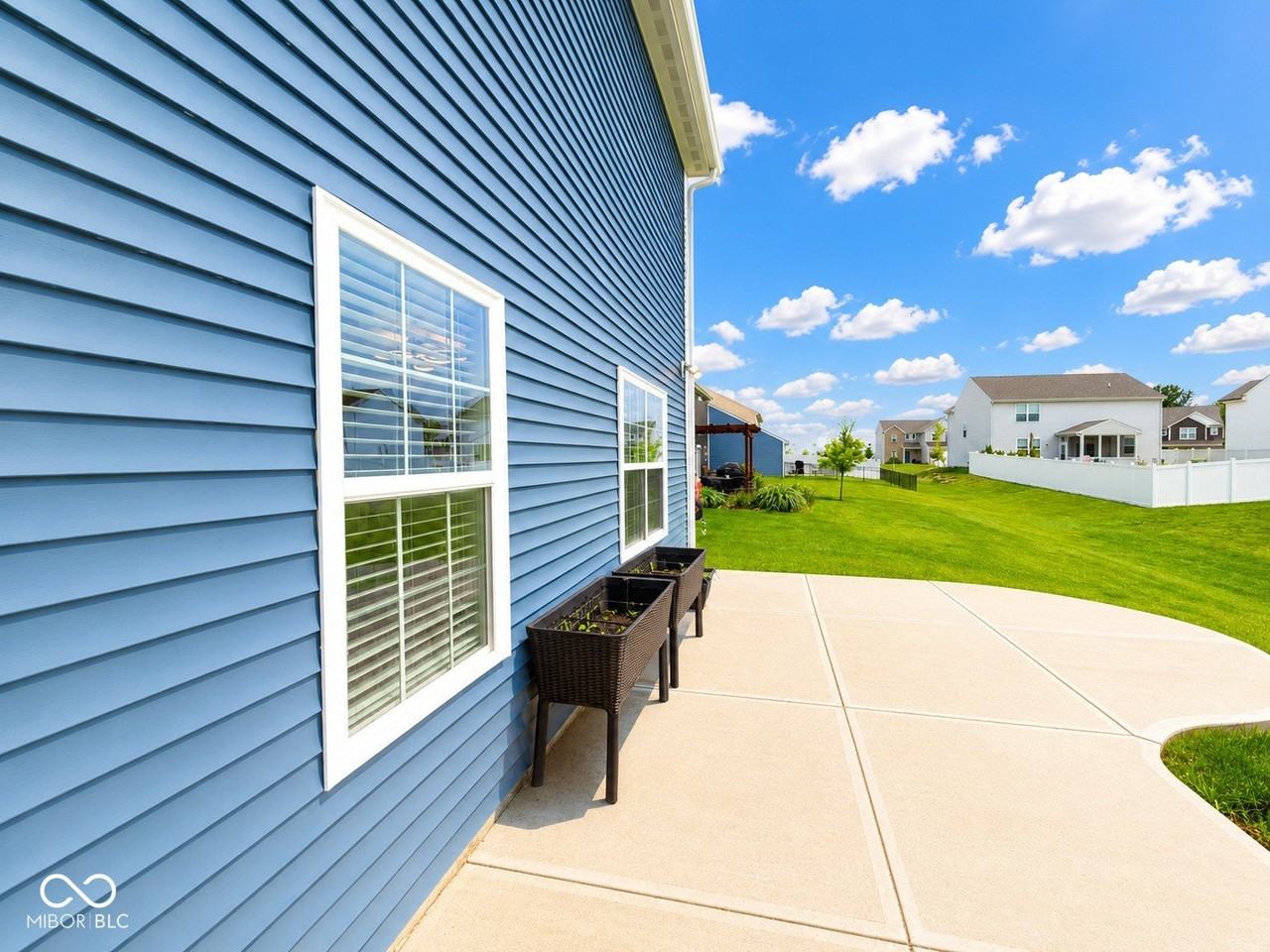 5872 Wintersweet Ln - Photo 4 of 40