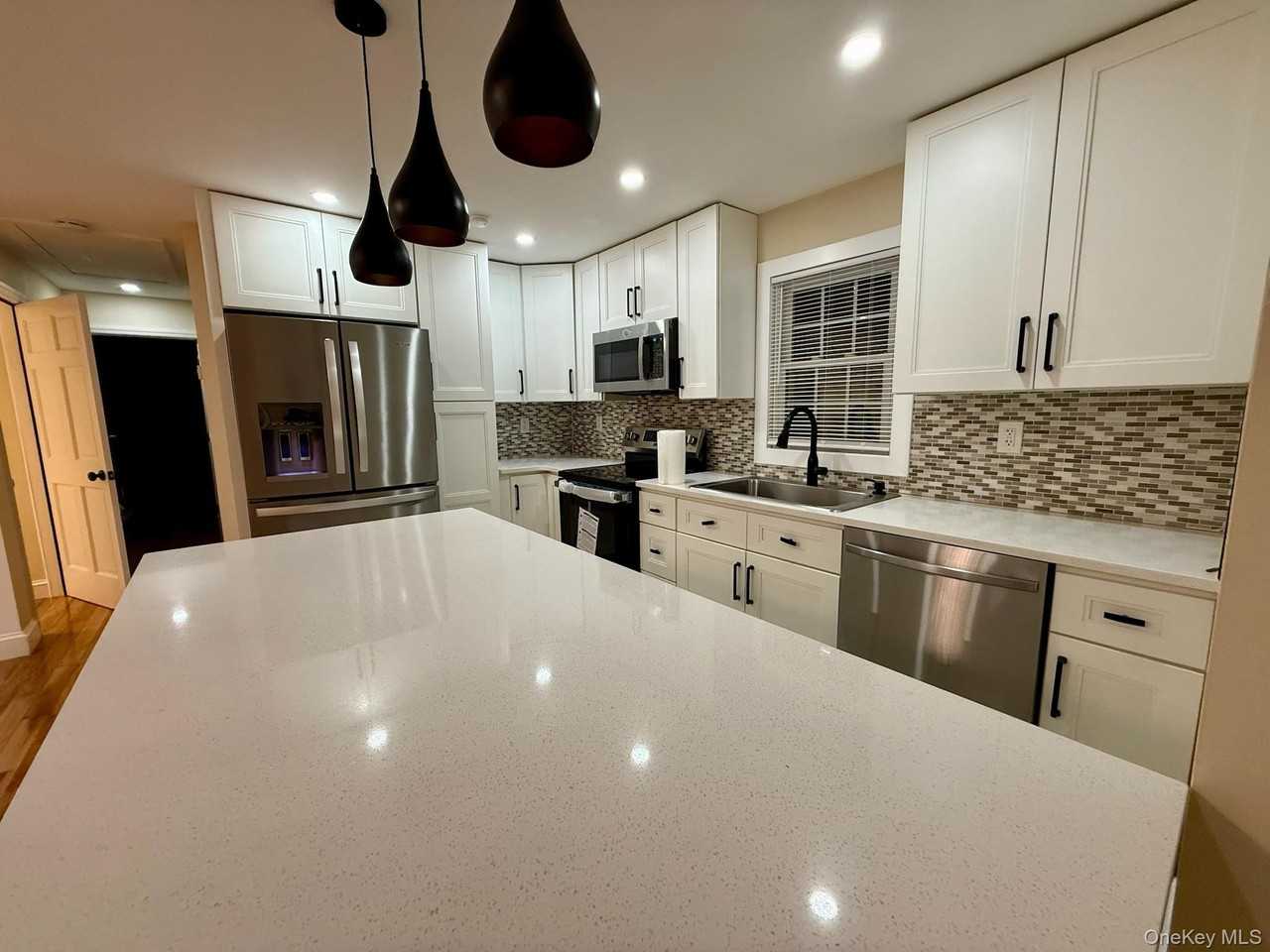 66 Elm St - Photo 5 of 11