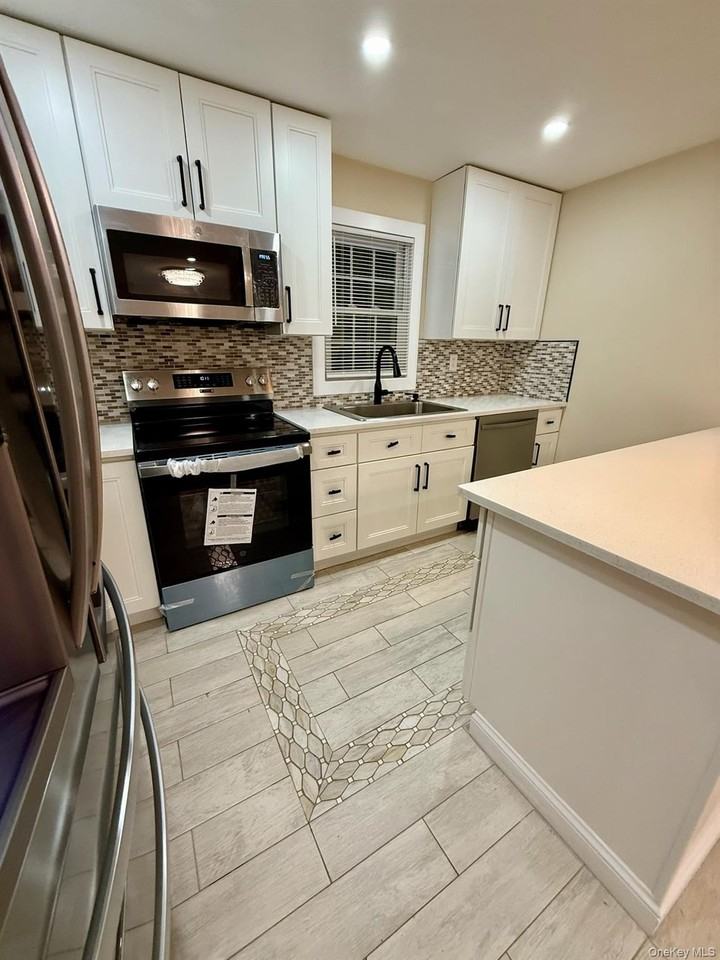 66 Elm St - Photo 6 of 11
