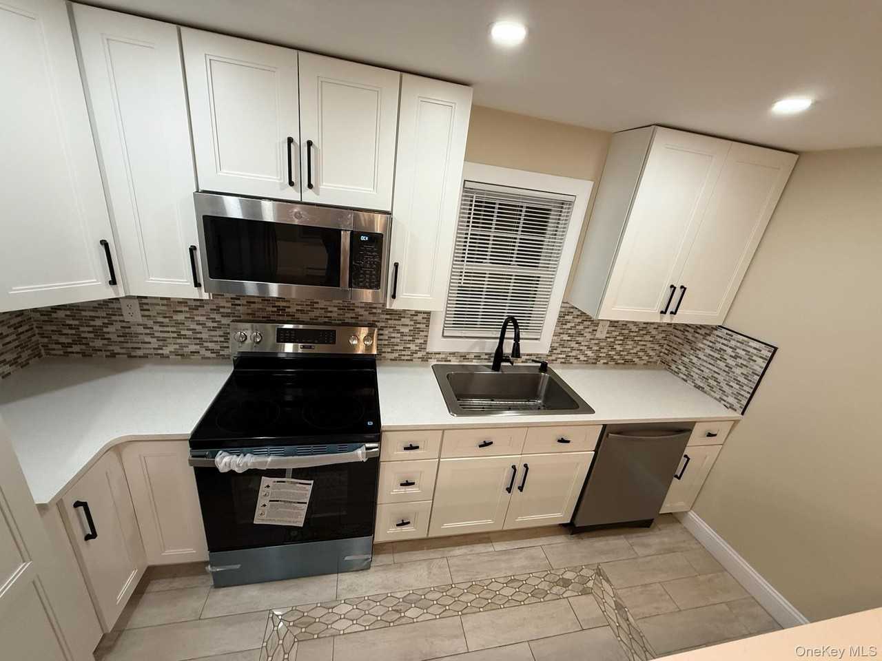 66 Elm St - Photo 7 of 11
