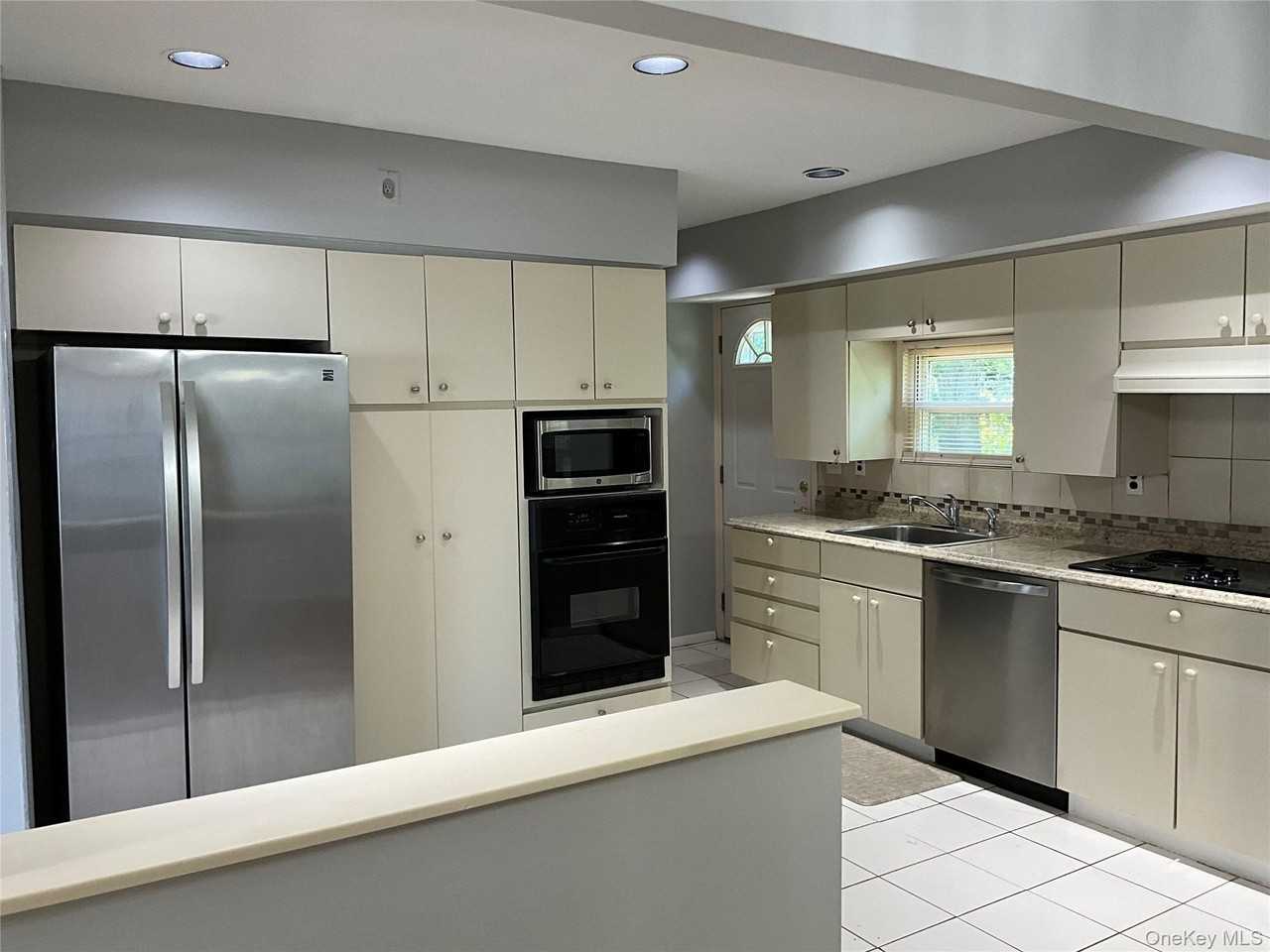 195 Central Park Rd - Photo 3 of 25