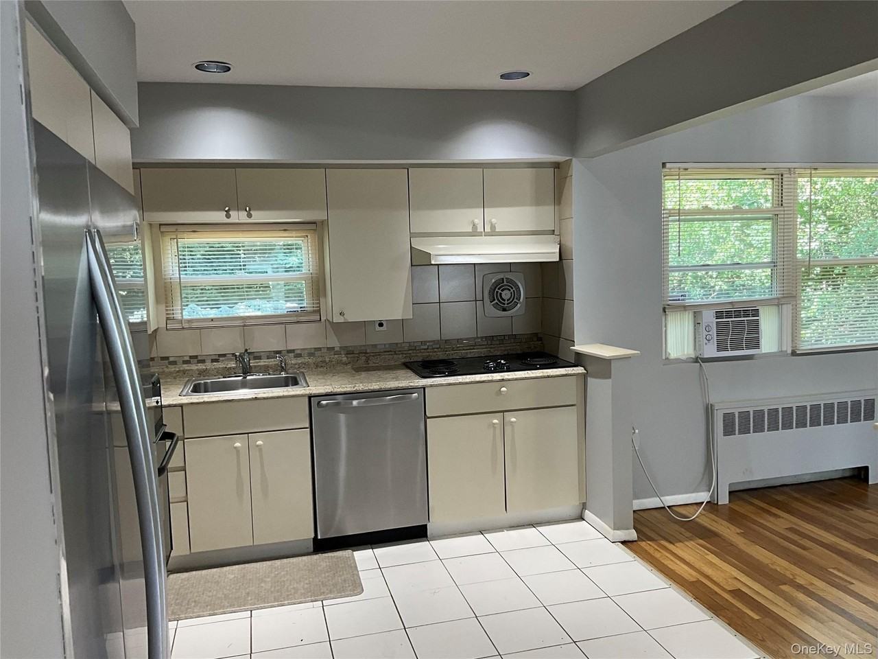 195 Central Park Rd - Photo 4 of 25