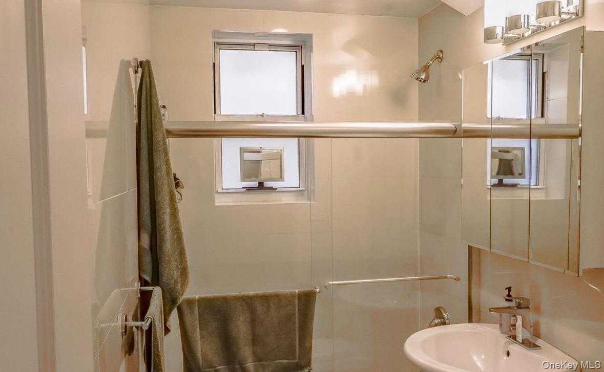 2170 31st St #3R - Photo 7 of 13