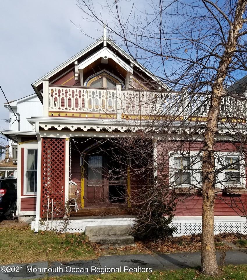107 Asbury Ave - Photo 2 of 20