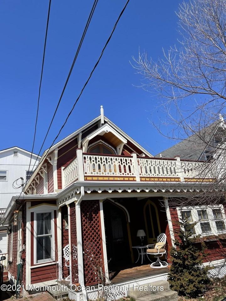 107 Asbury Ave - Photo 4 of 20