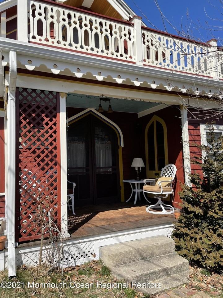 107 Asbury Ave - Photo 5 of 20