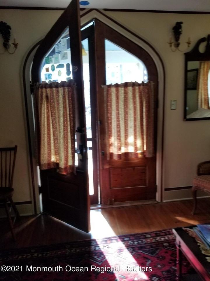 107 Asbury Ave - Photo 6 of 20