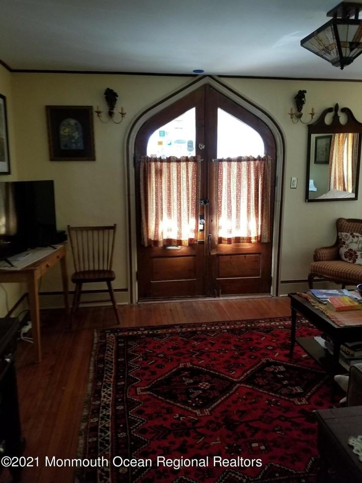 107 Asbury Ave - Photo 7 of 20