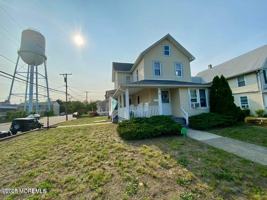 featured image of 601 Main St