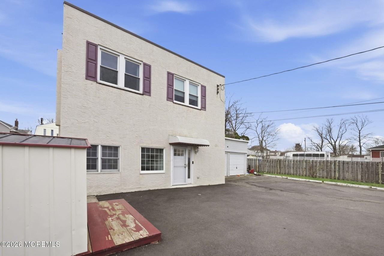 120 2nd St #B - Photo 2 of 14