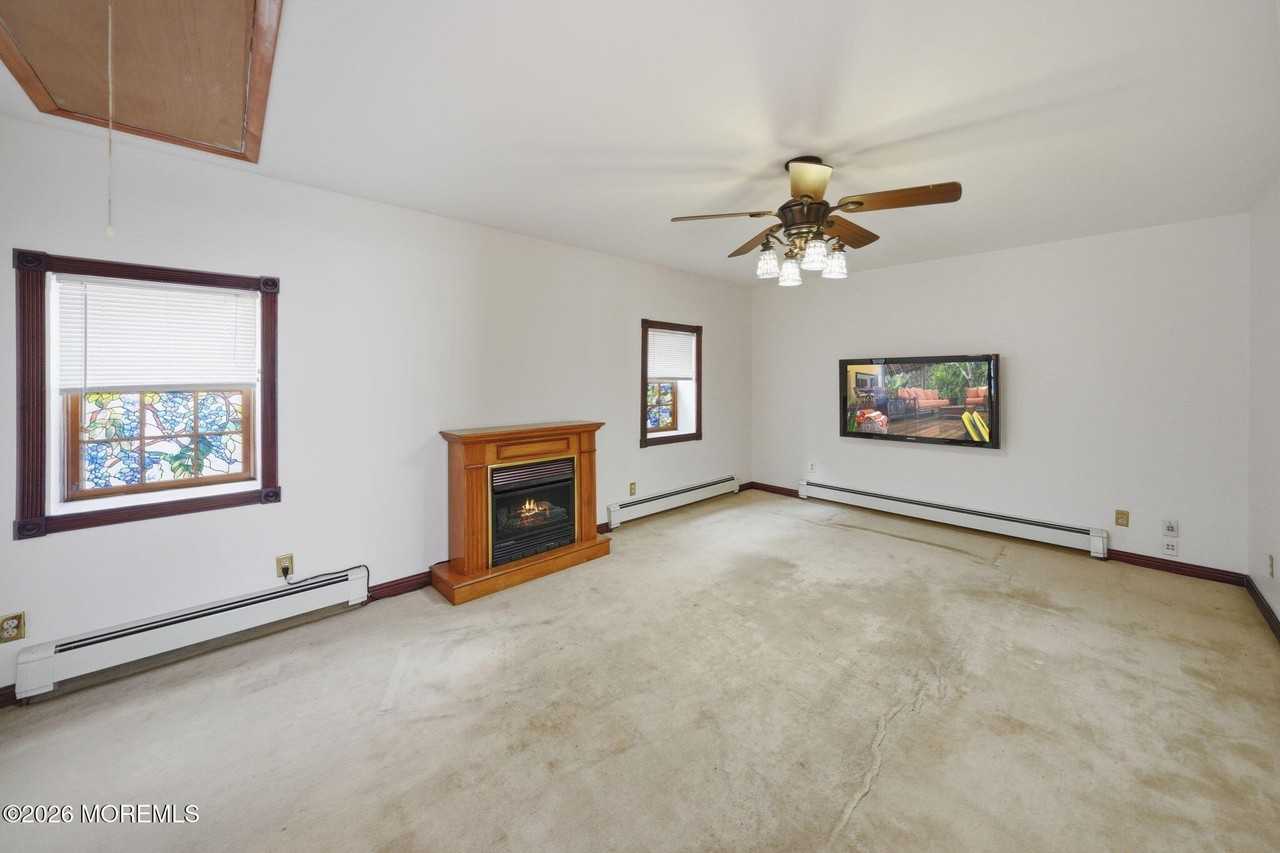 120 2nd St #B - Photo 3 of 14