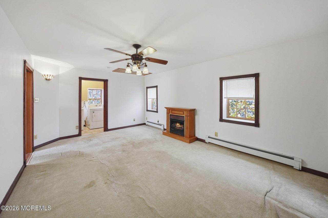 120 2nd St #B - Photo 4 of 14