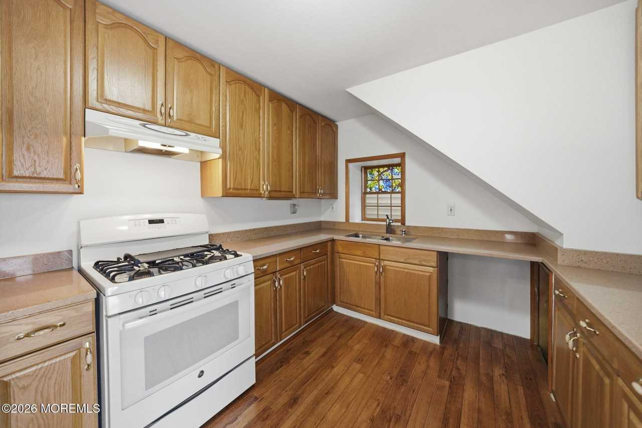 120 2nd St #B - Photo 5 of 14