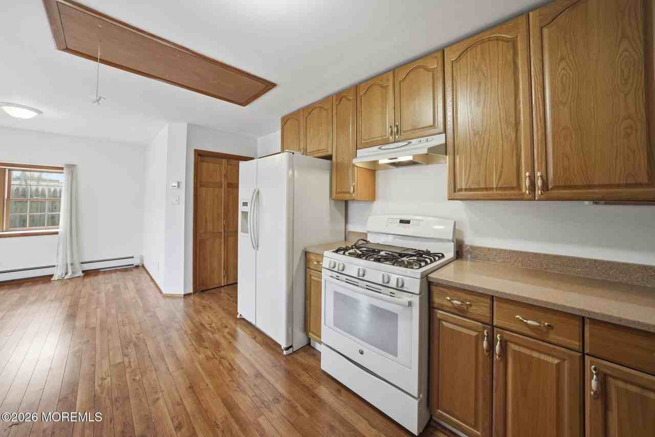 120 2nd St #B - Photo 6 of 14