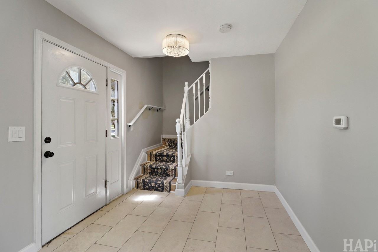 2208 Kensington Dr - Photo 3 of 46
