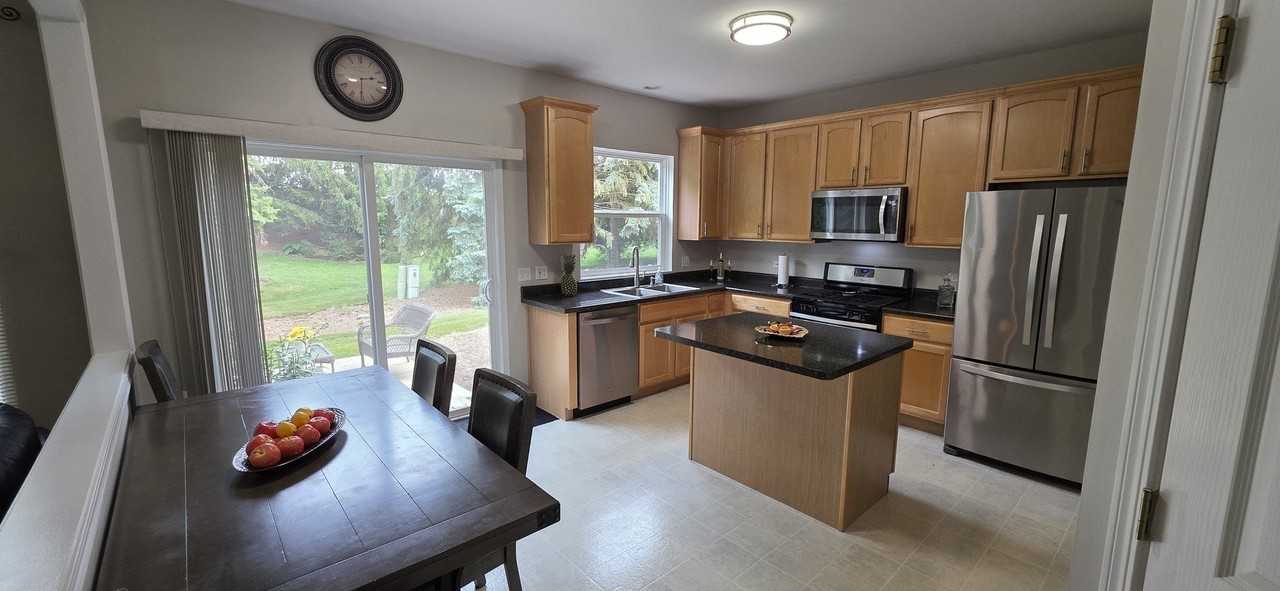 14 Parkside Ct #14 - Photo 3 of 18