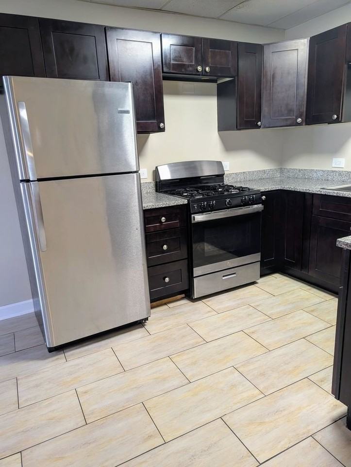 817 N 23rd Ave #5 - Photo 5 of 27