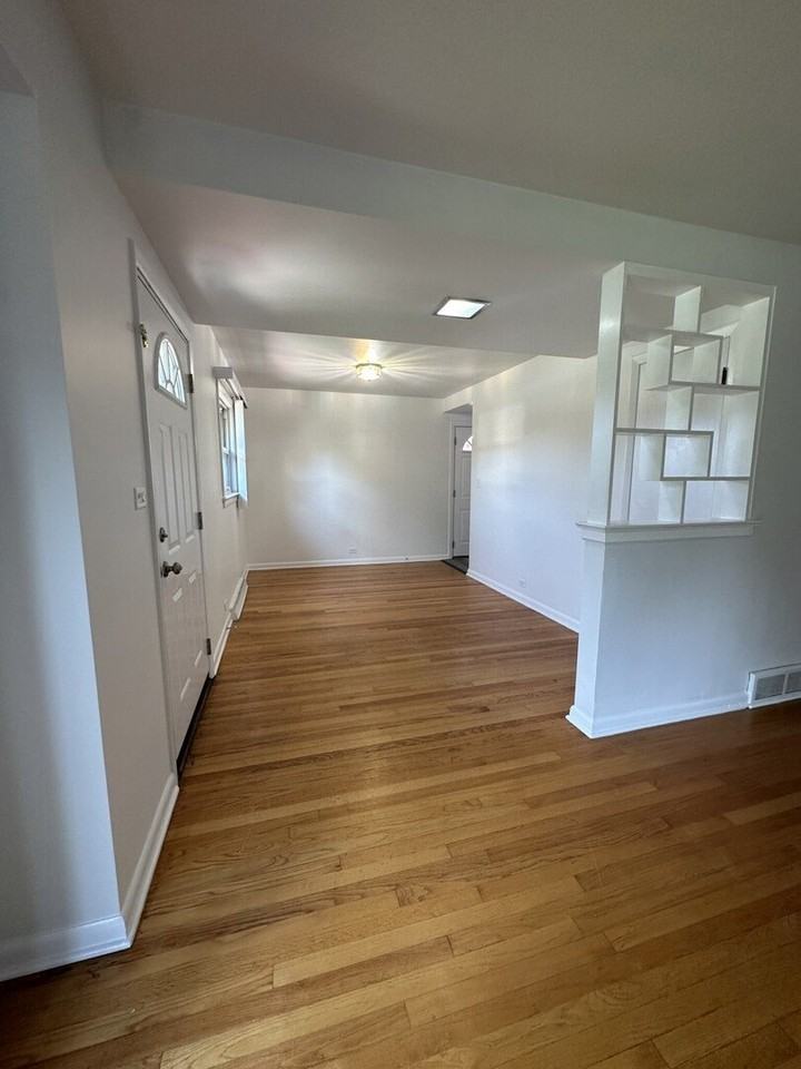 5452 Brummel St - Photo 4 of 30