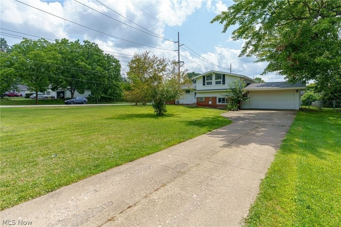 9081 Royalton Rd - Photo 2 of 30