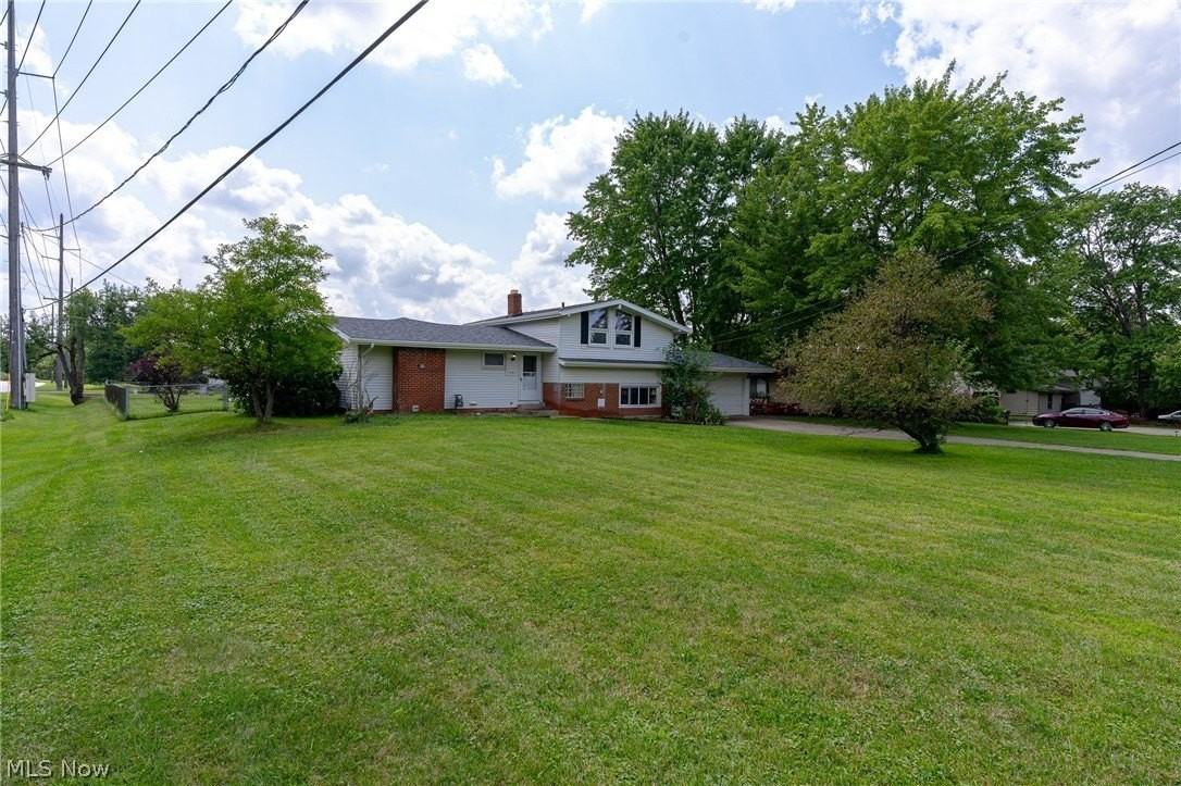 9081 Royalton Rd - Photo 3 of 30