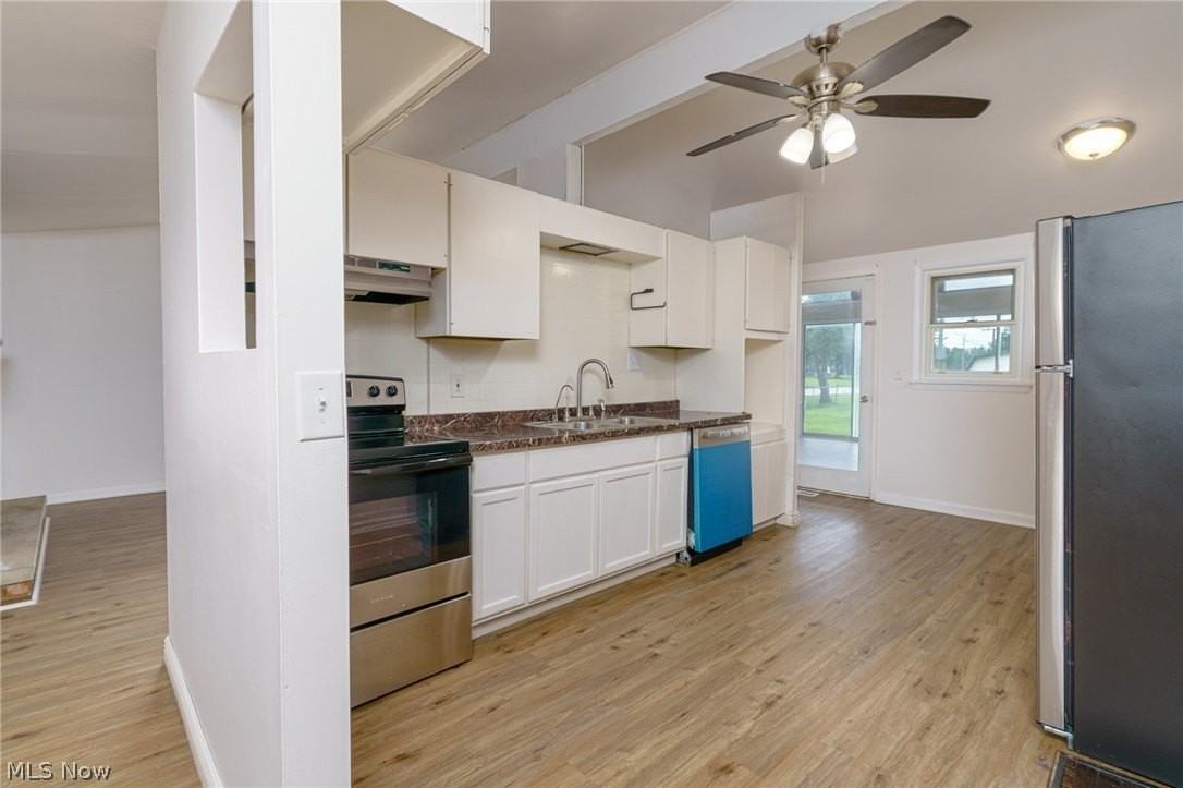 9081 Royalton Rd - Photo 4 of 30