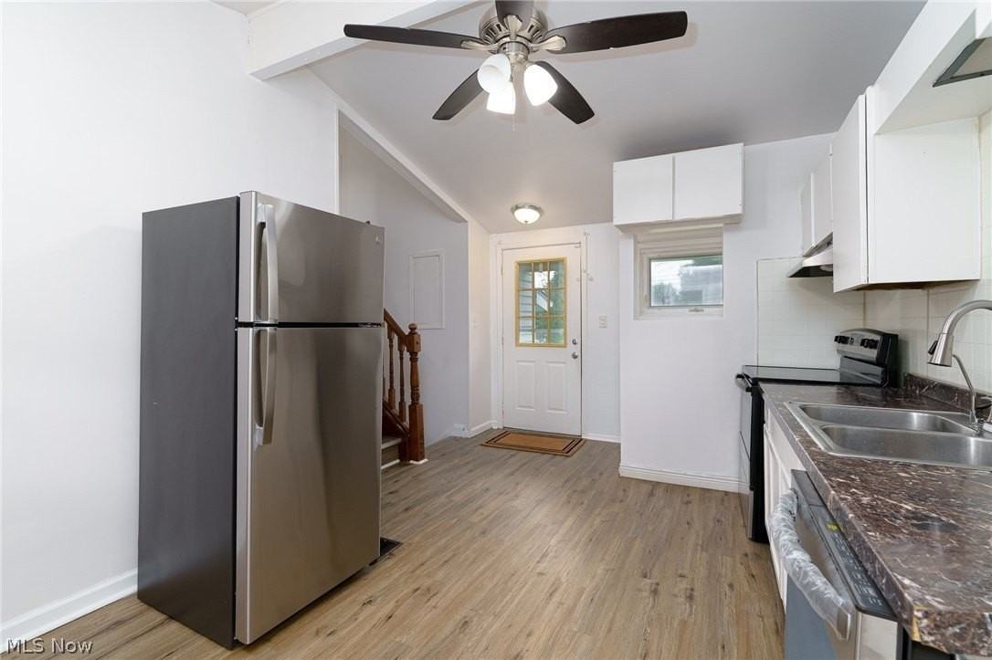 9081 Royalton Rd - Photo 5 of 30