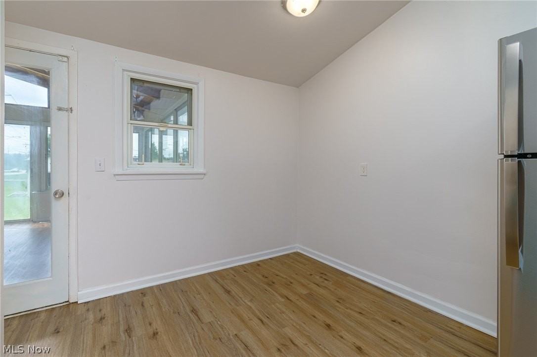 9081 Royalton Rd - Photo 6 of 30