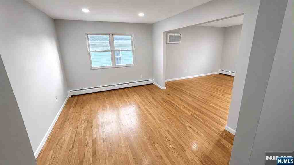 716 Jefferson Ave #2 - Photo 4 of 23