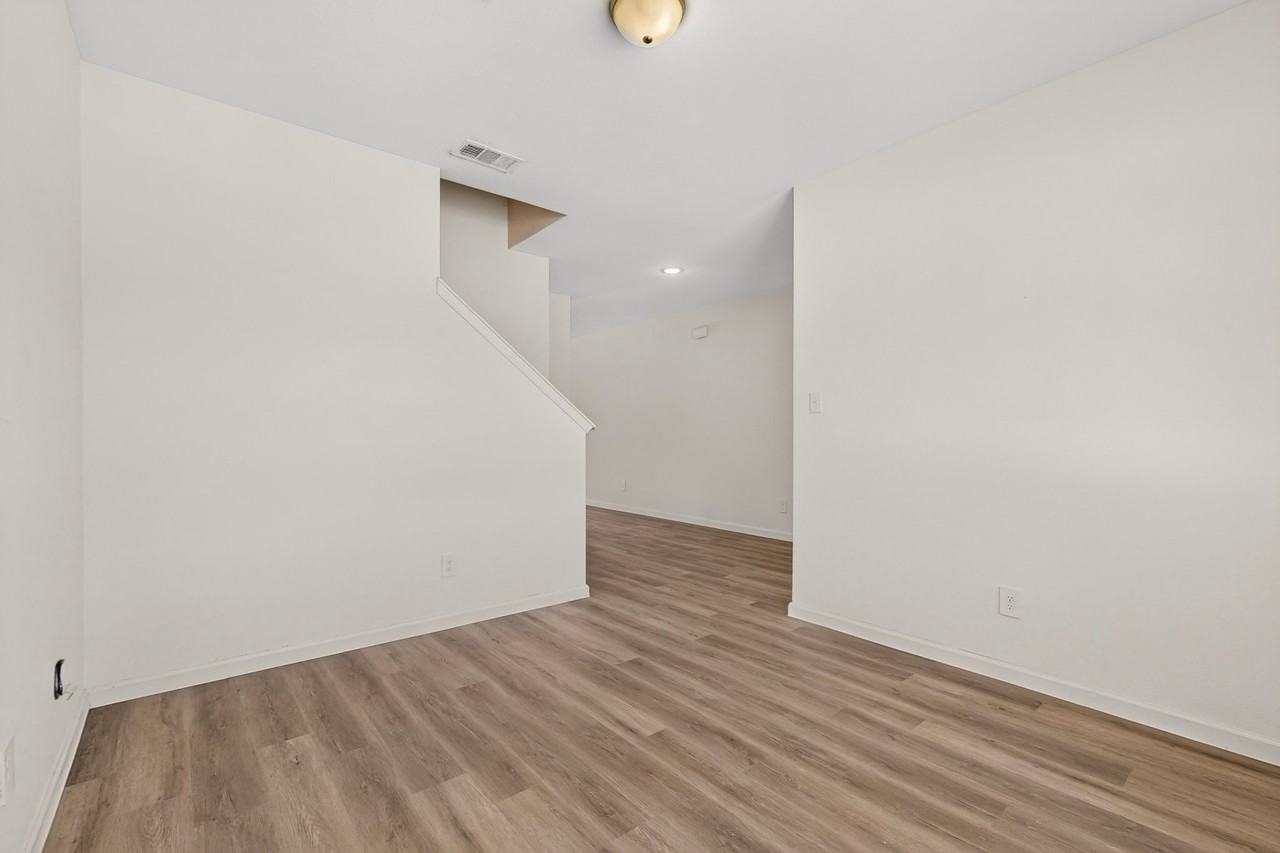 702 Camden Dr - Photo 2 of 40