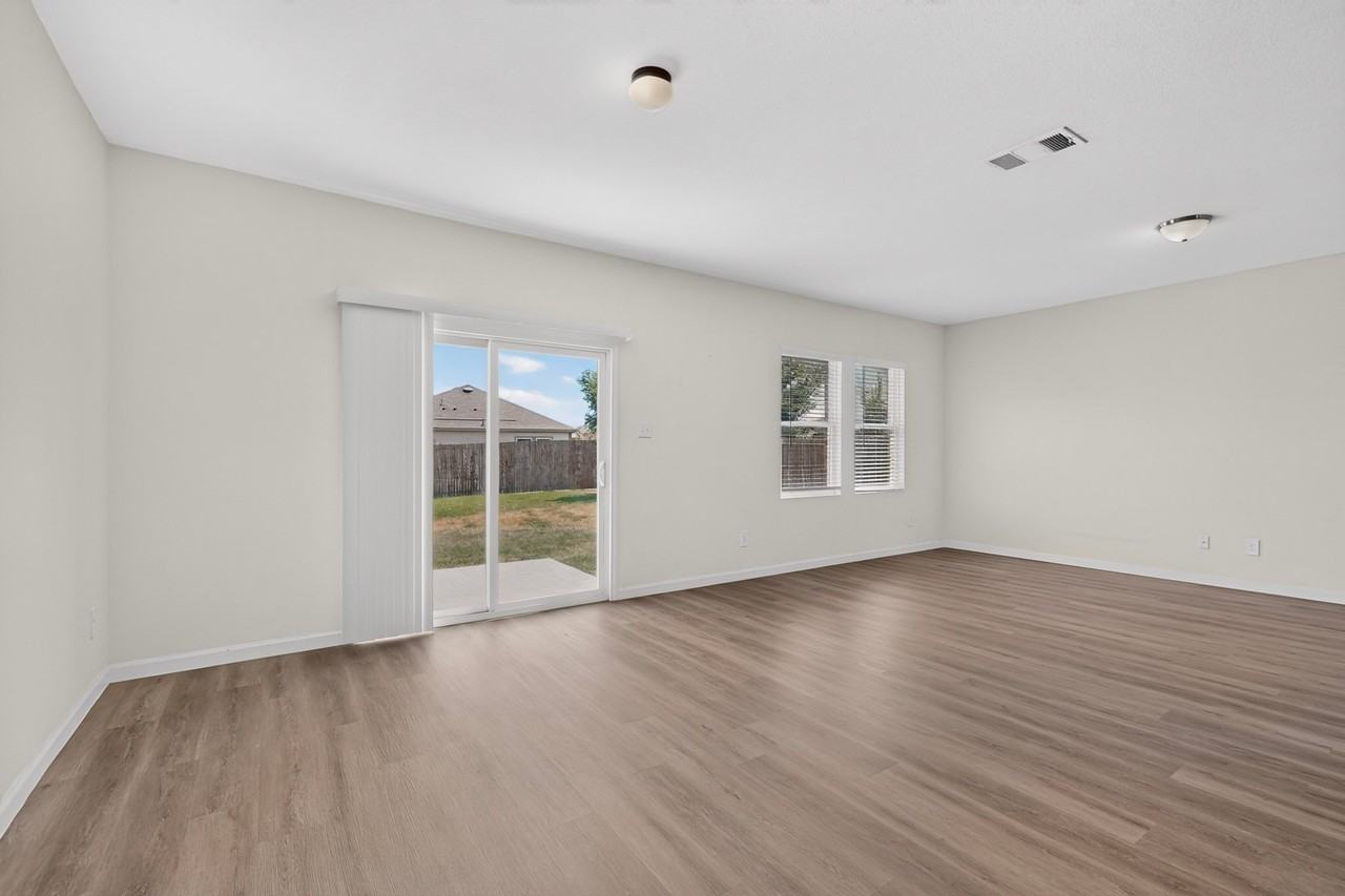 702 Camden Dr - Photo 4 of 40