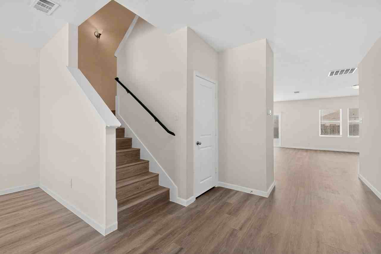 702 Camden Dr - Photo 5 of 40
