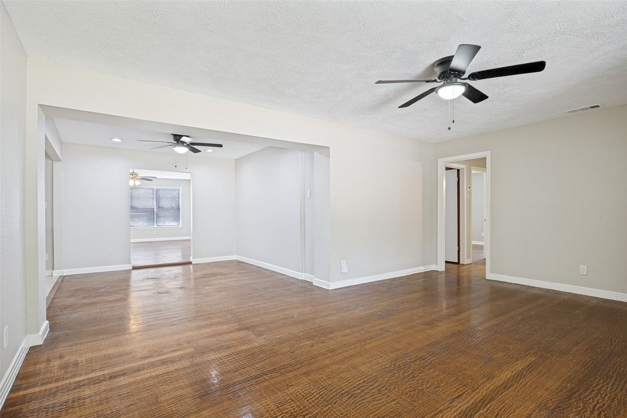 1913 Landa Dr - Photo 3 of 21