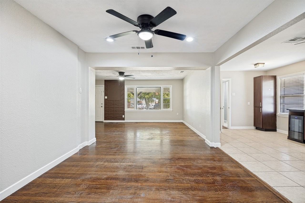1913 Landa Dr - Photo 4 of 21