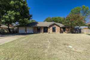 featured image of 1634 Robin Pl