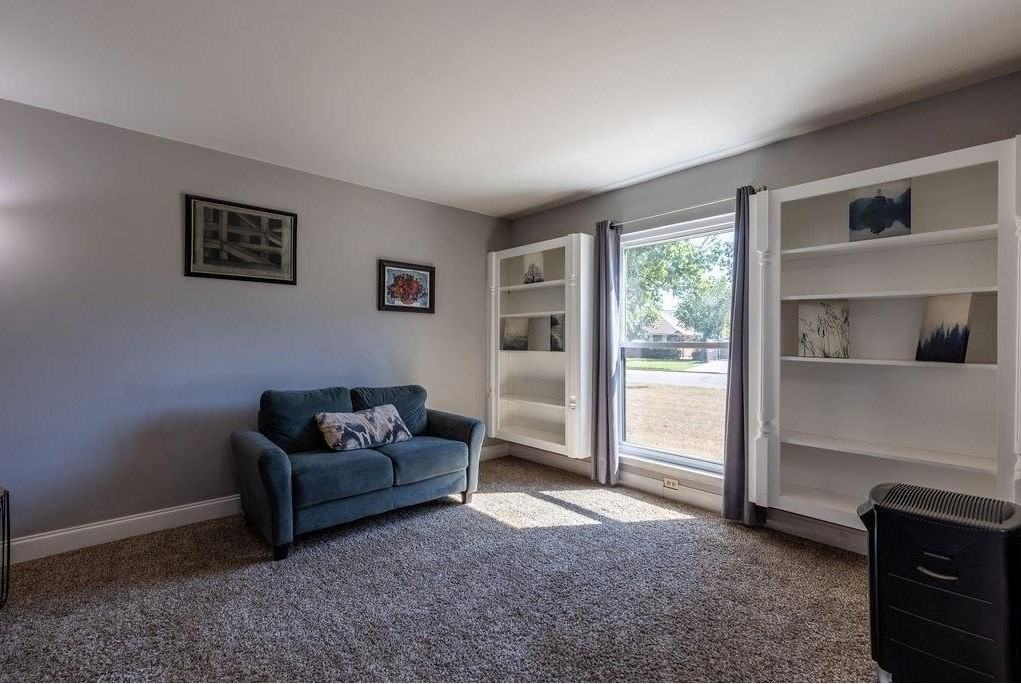 1634 Robin Pl - Photo 4 of 38