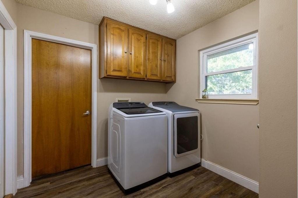 1634 Robin Pl - Photo 5 of 38