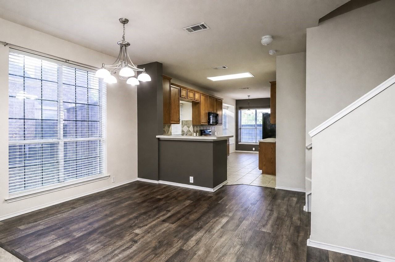 11232 Chaucer Dr - Photo 3 of 20