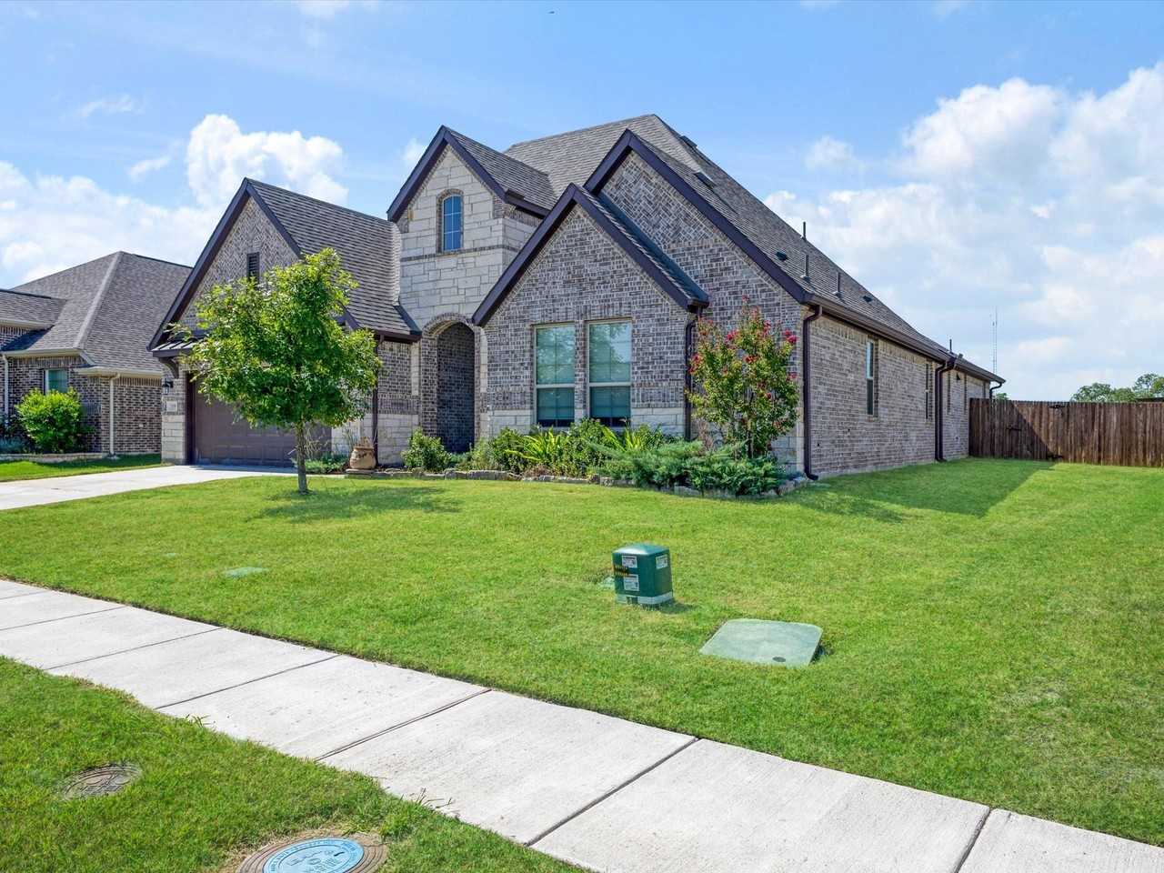 209 Chesapeake Dr - Photo 3 of 26