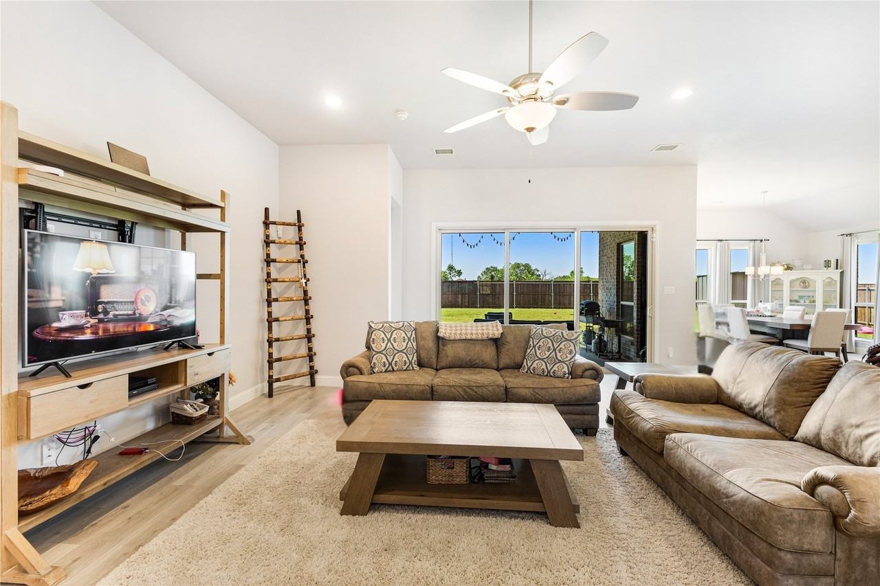 209 Chesapeake Dr - Photo 6 of 26