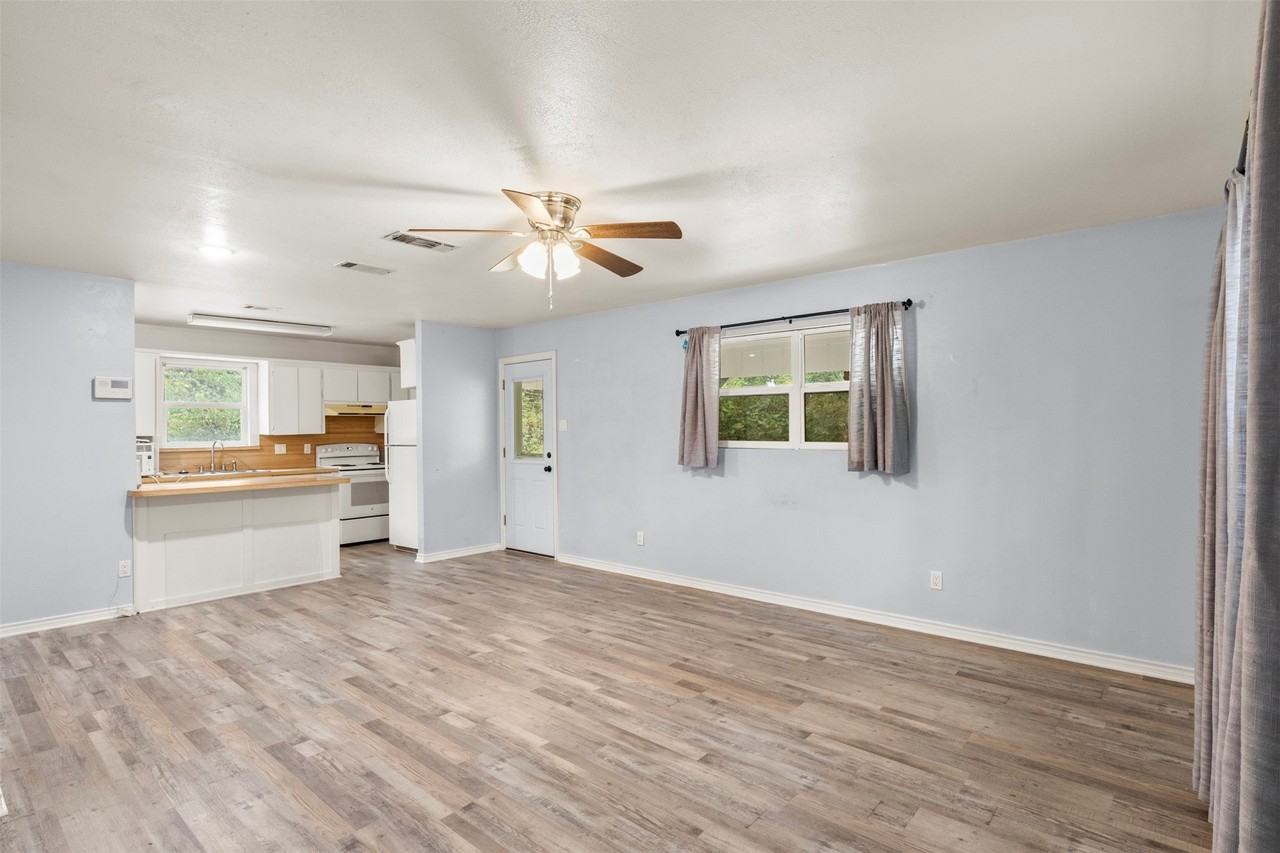 521 Hilltop Dr - Photo 4 of 24