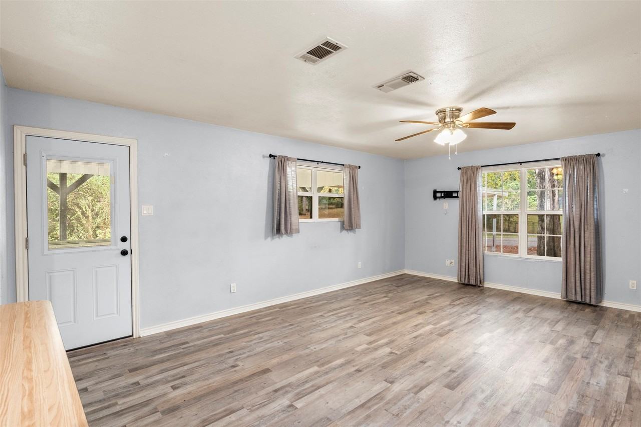 521 Hilltop Dr - Photo 6 of 24