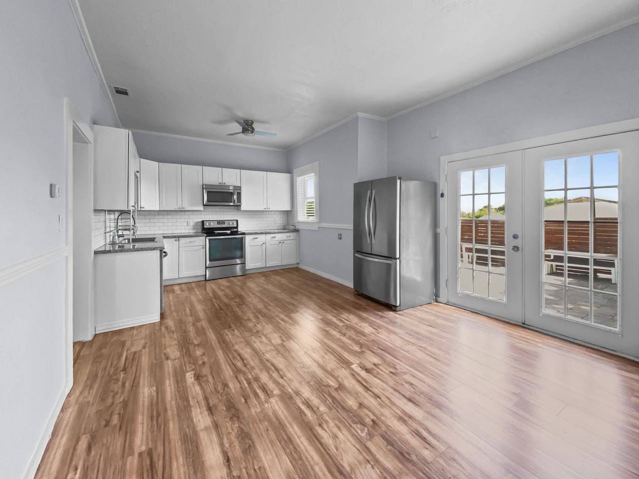 815 Stonecrest Rd - Photo 2 of 17