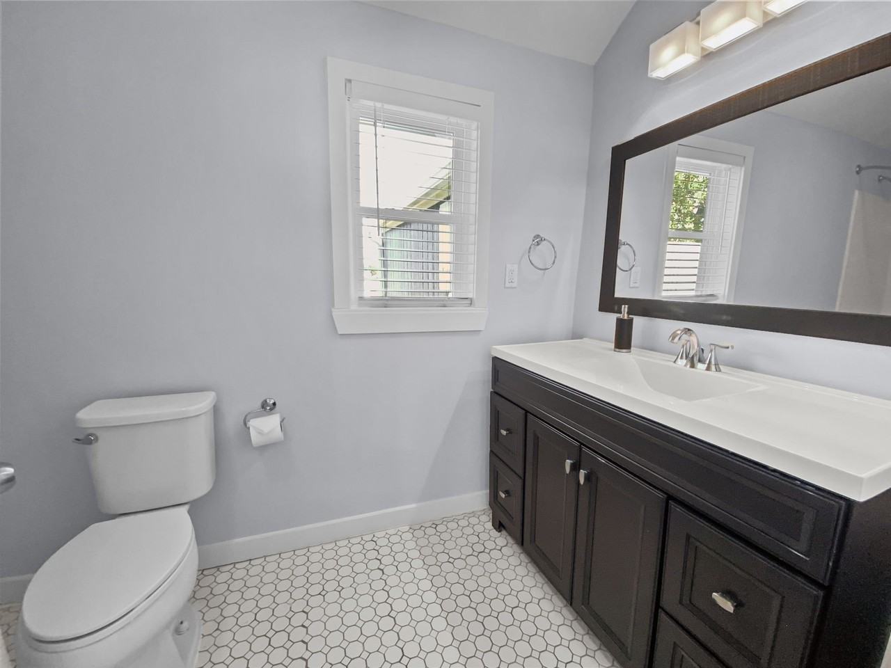 815 Stonecrest Rd - Photo 6 of 17