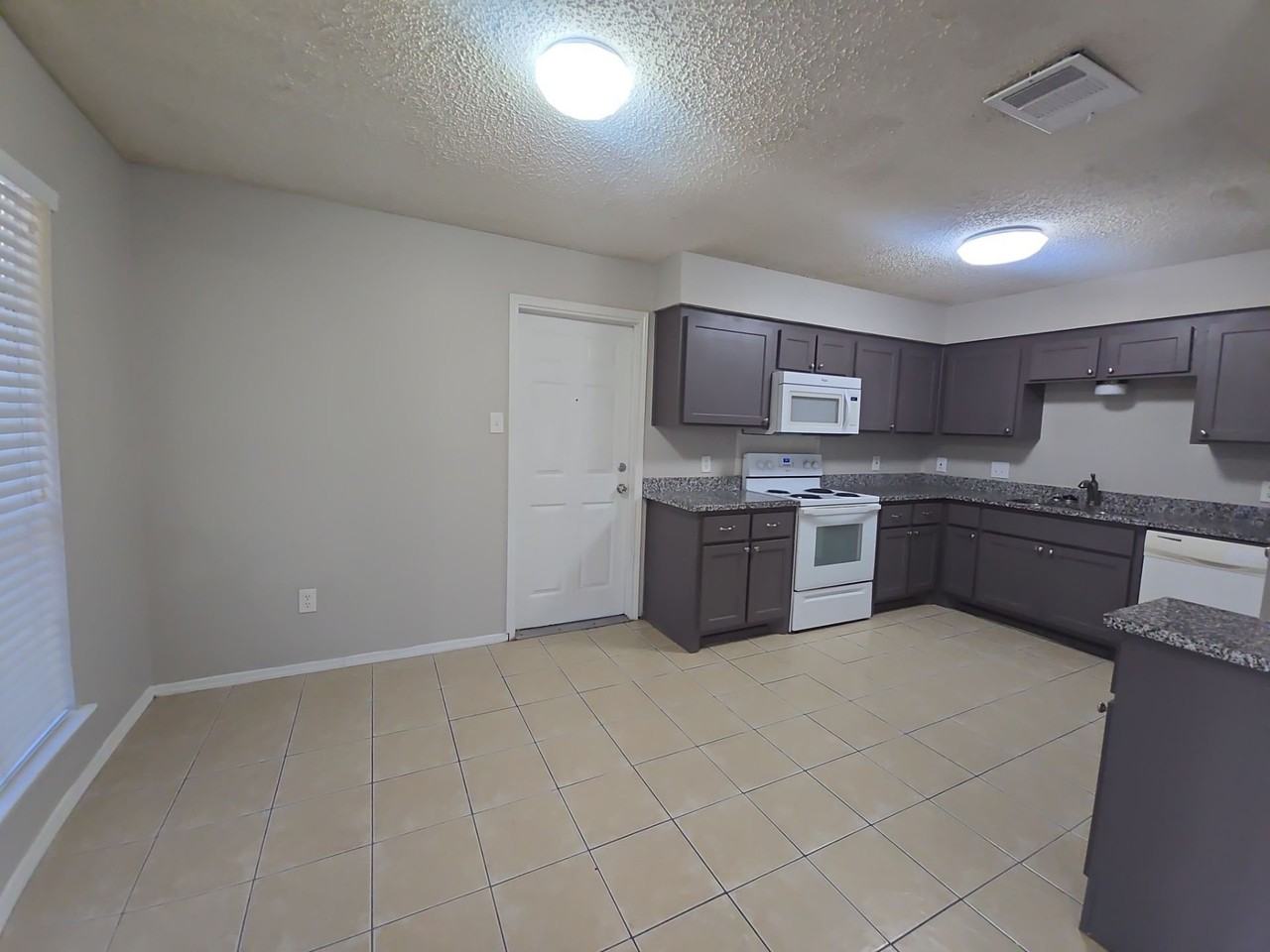 6620 Lyndale Dr - Photo 4 of 11