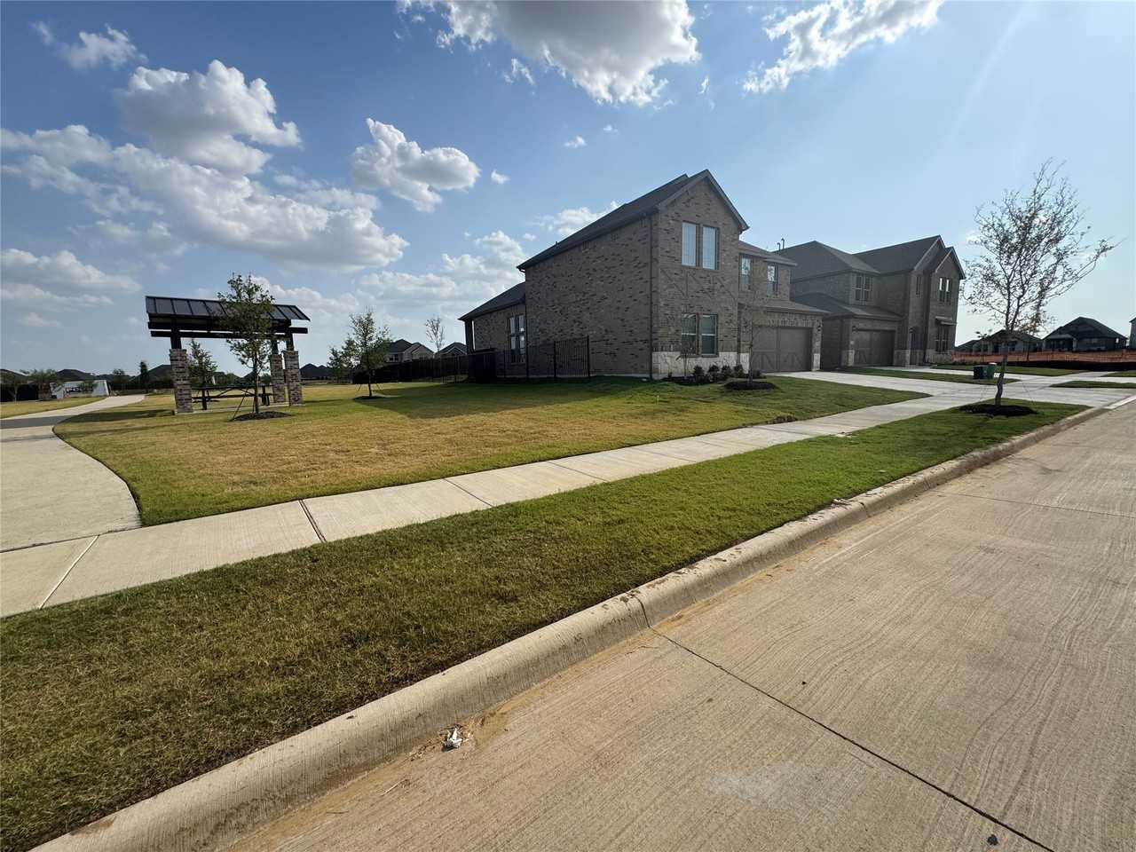 2516 Grapevine Way - Photo 3 of 10