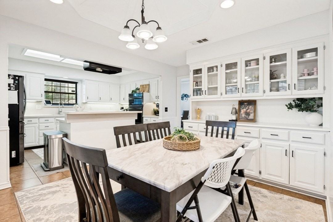 4300 Driftwood Dr - Photo 4 of 12